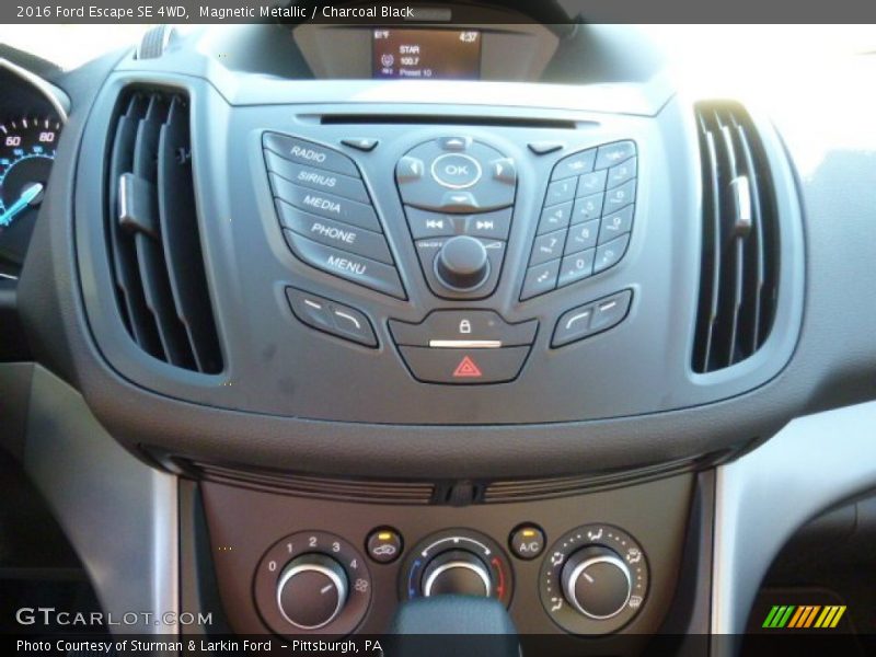Magnetic Metallic / Charcoal Black 2016 Ford Escape SE 4WD