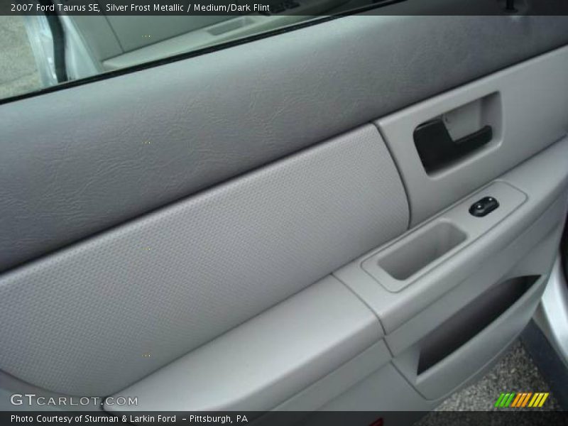 Silver Frost Metallic / Medium/Dark Flint 2007 Ford Taurus SE