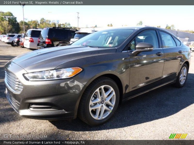 Front 3/4 View of 2016 Fusion SE