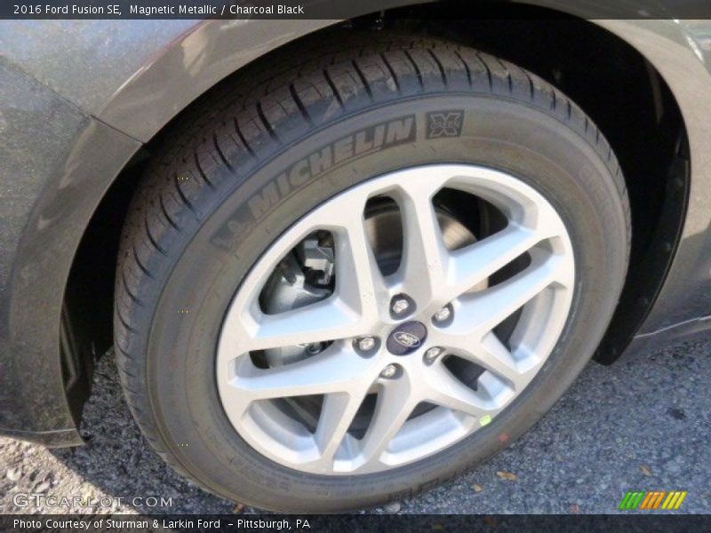 Magnetic Metallic / Charcoal Black 2016 Ford Fusion SE