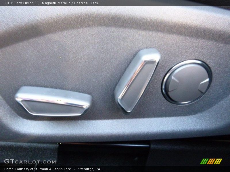 Magnetic Metallic / Charcoal Black 2016 Ford Fusion SE
