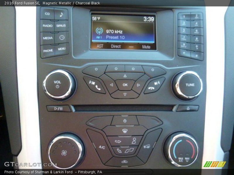 Magnetic Metallic / Charcoal Black 2016 Ford Fusion SE