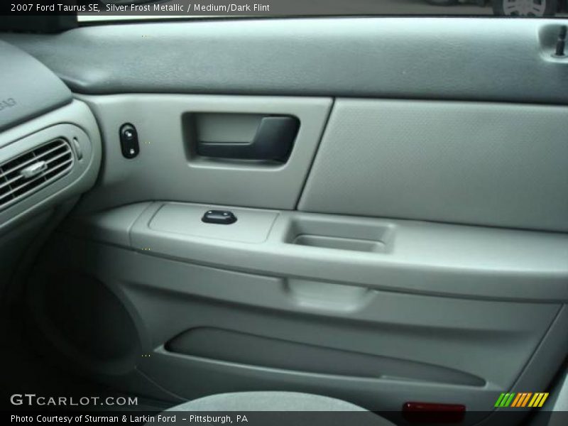 Silver Frost Metallic / Medium/Dark Flint 2007 Ford Taurus SE