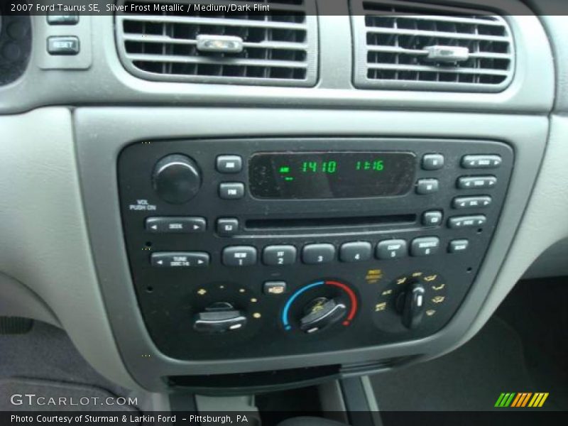 Silver Frost Metallic / Medium/Dark Flint 2007 Ford Taurus SE