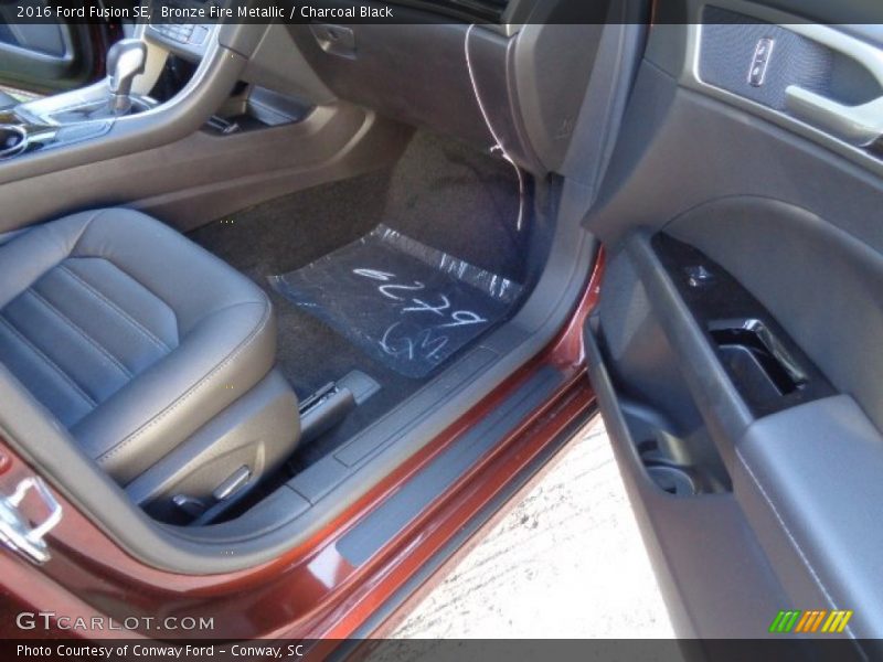 Bronze Fire Metallic / Charcoal Black 2016 Ford Fusion SE