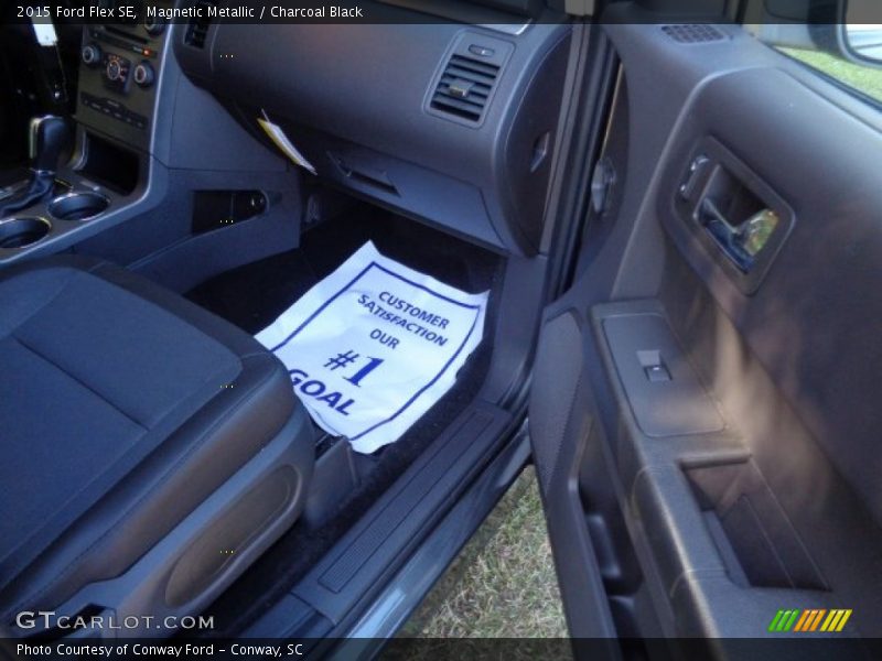 Magnetic Metallic / Charcoal Black 2015 Ford Flex SE