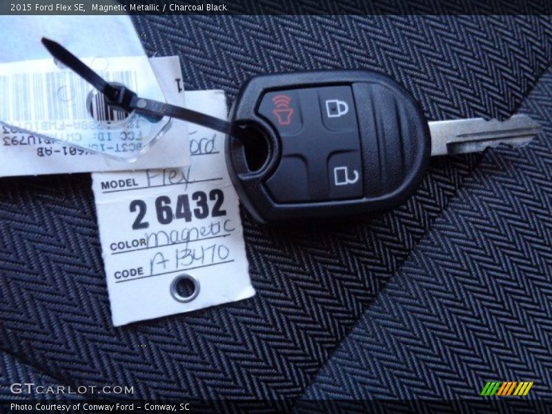 Magnetic Metallic / Charcoal Black 2015 Ford Flex SE