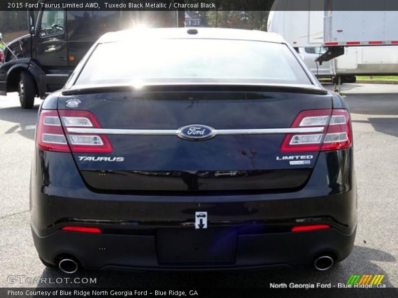 Tuxedo Black Metallic / Charcoal Black 2015 Ford Taurus Limited AWD
