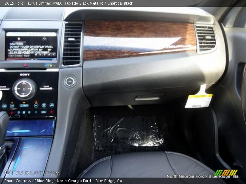 Tuxedo Black Metallic / Charcoal Black 2015 Ford Taurus Limited AWD