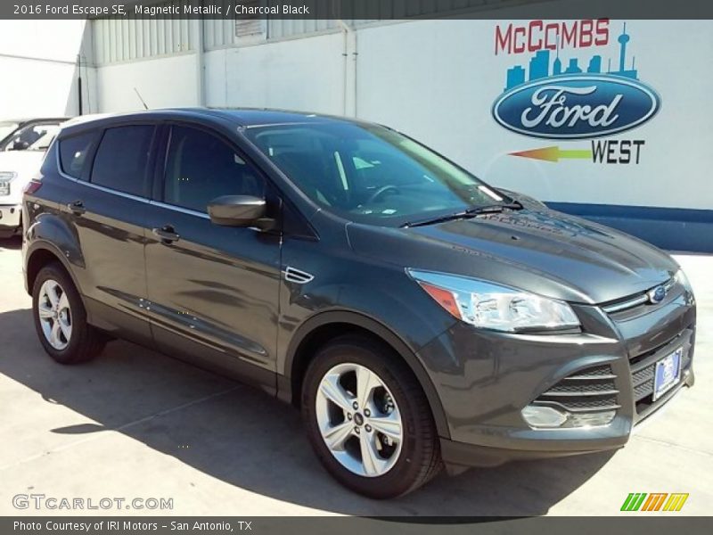 Magnetic Metallic / Charcoal Black 2016 Ford Escape SE