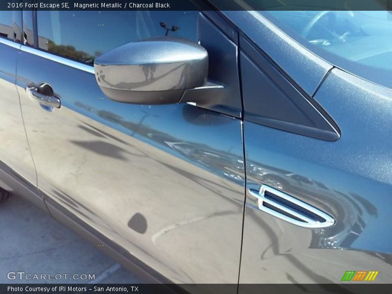 Magnetic Metallic / Charcoal Black 2016 Ford Escape SE