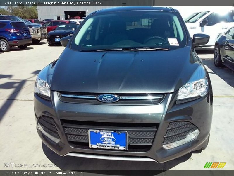 Magnetic Metallic / Charcoal Black 2016 Ford Escape SE