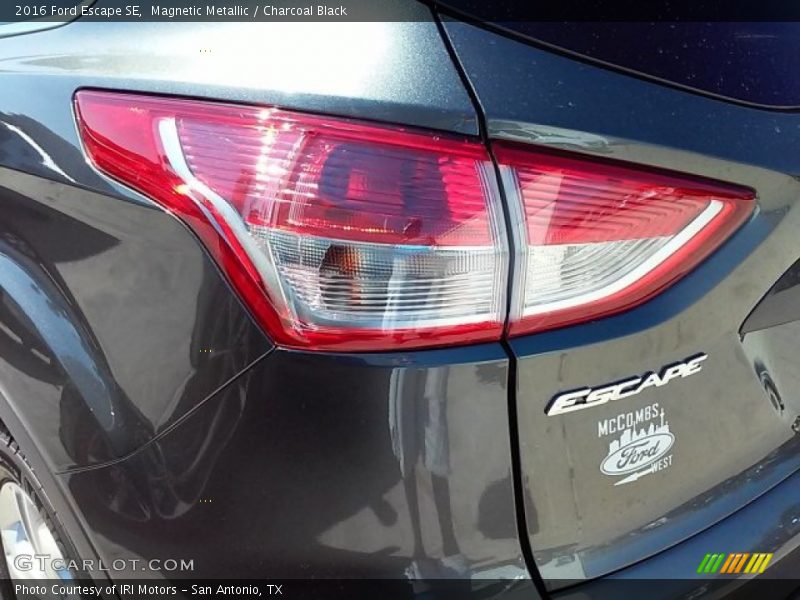 Magnetic Metallic / Charcoal Black 2016 Ford Escape SE