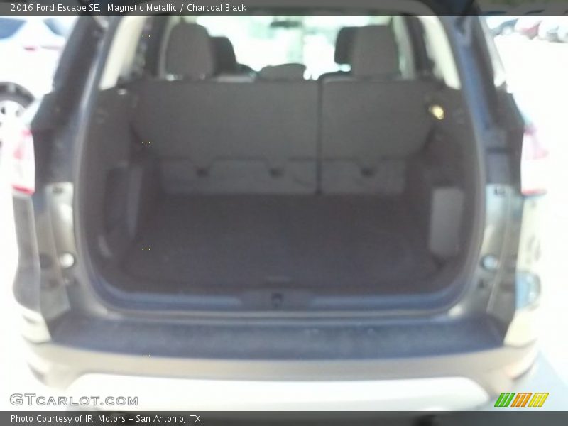 Magnetic Metallic / Charcoal Black 2016 Ford Escape SE