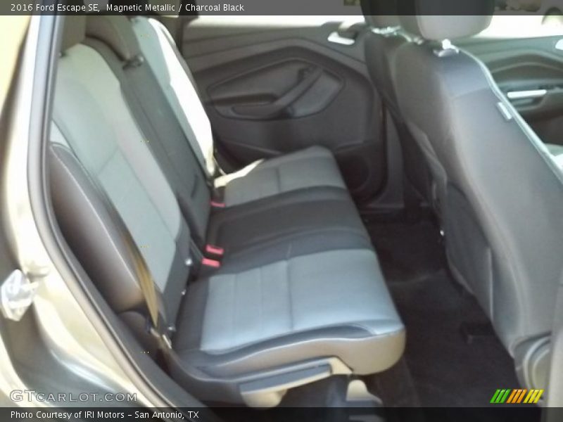 Magnetic Metallic / Charcoal Black 2016 Ford Escape SE