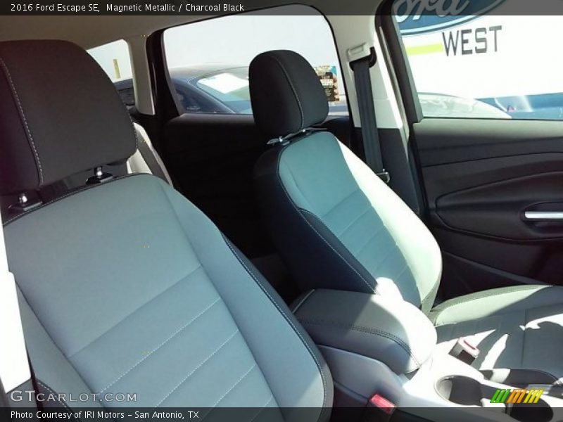 Magnetic Metallic / Charcoal Black 2016 Ford Escape SE