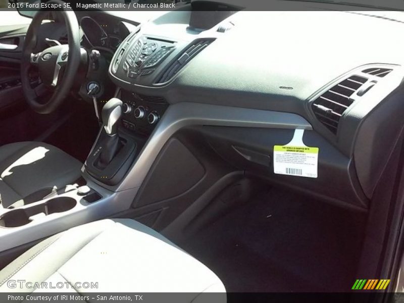 Magnetic Metallic / Charcoal Black 2016 Ford Escape SE
