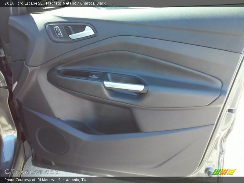 Magnetic Metallic / Charcoal Black 2016 Ford Escape SE