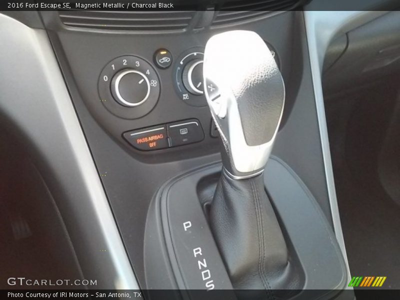 Magnetic Metallic / Charcoal Black 2016 Ford Escape SE