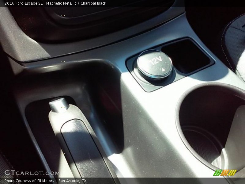 Magnetic Metallic / Charcoal Black 2016 Ford Escape SE