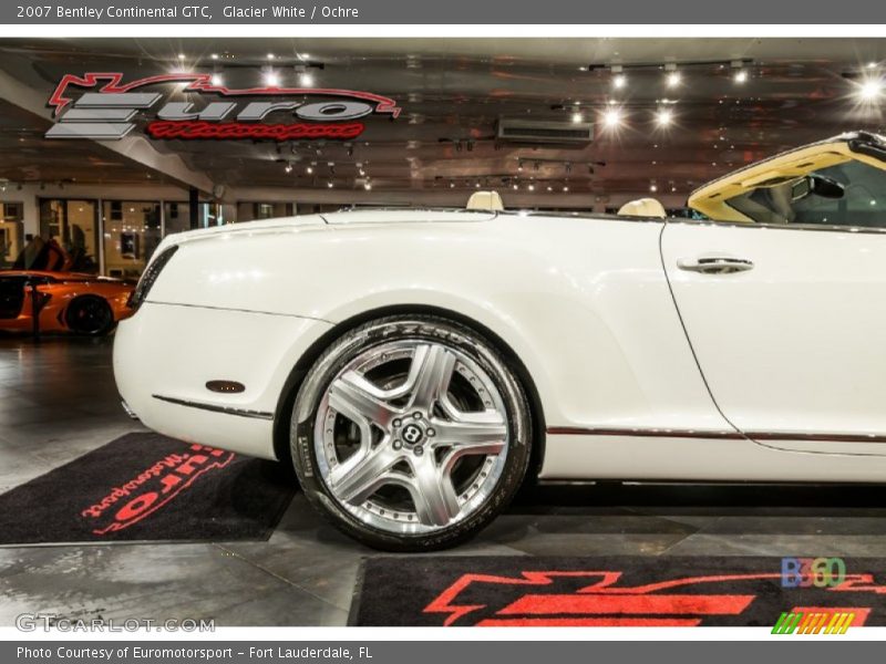 Glacier White / Ochre 2007 Bentley Continental GTC