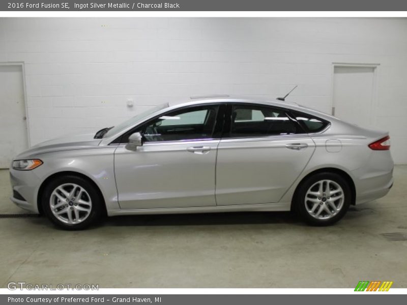 Ingot Silver Metallic / Charcoal Black 2016 Ford Fusion SE
