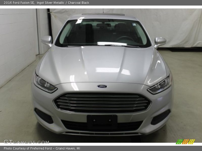 Ingot Silver Metallic / Charcoal Black 2016 Ford Fusion SE