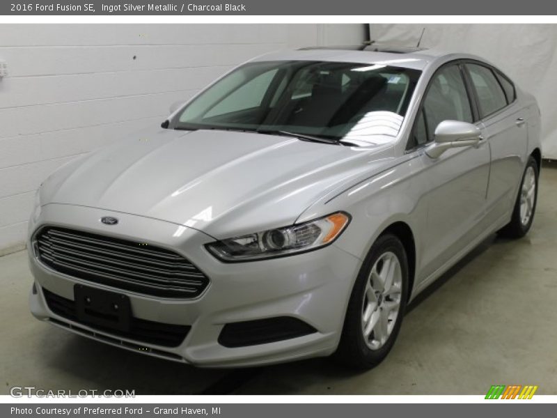 Ingot Silver Metallic / Charcoal Black 2016 Ford Fusion SE