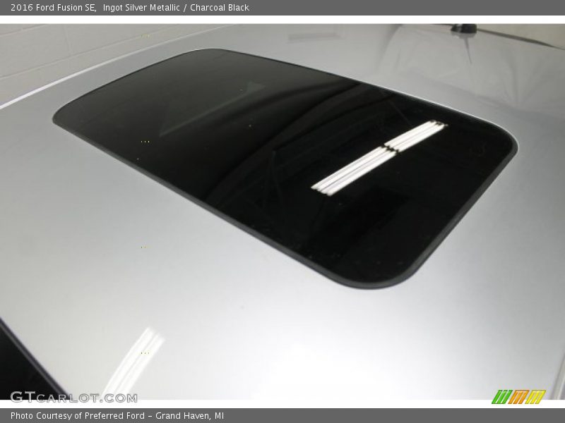 Ingot Silver Metallic / Charcoal Black 2016 Ford Fusion SE