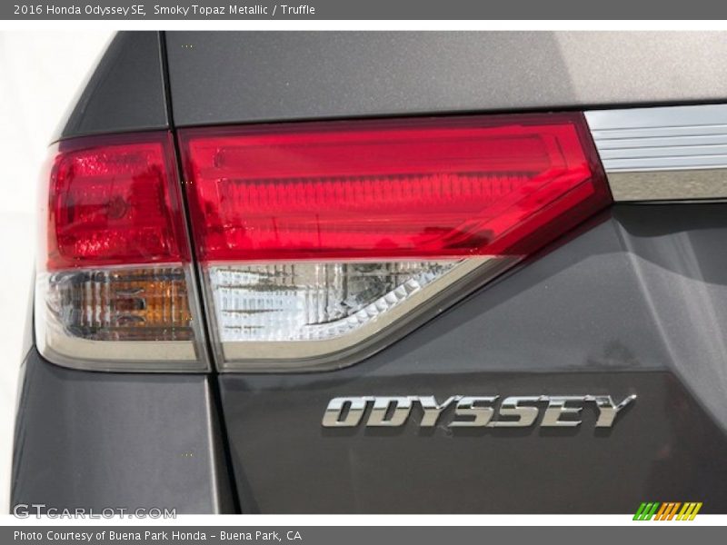 Smoky Topaz Metallic / Truffle 2016 Honda Odyssey SE