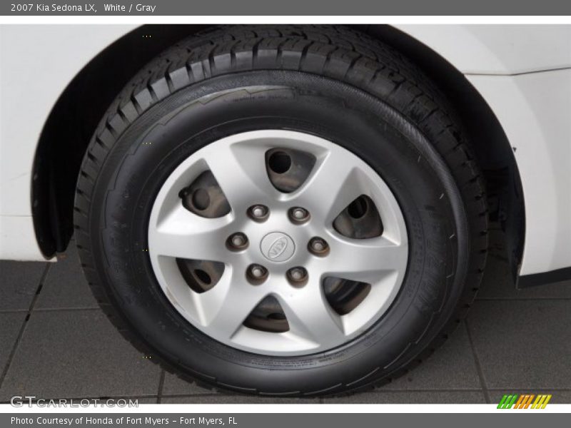 White / Gray 2007 Kia Sedona LX