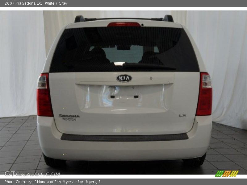White / Gray 2007 Kia Sedona LX