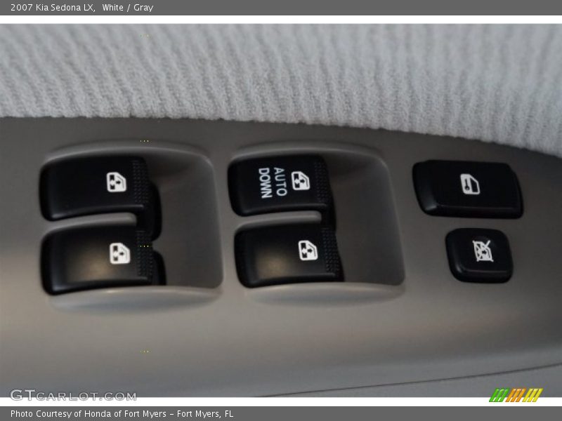 White / Gray 2007 Kia Sedona LX