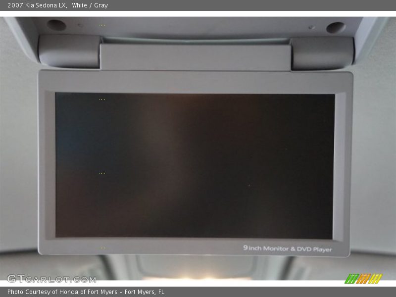 White / Gray 2007 Kia Sedona LX