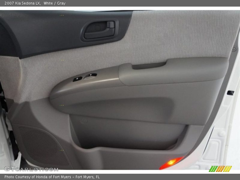 White / Gray 2007 Kia Sedona LX