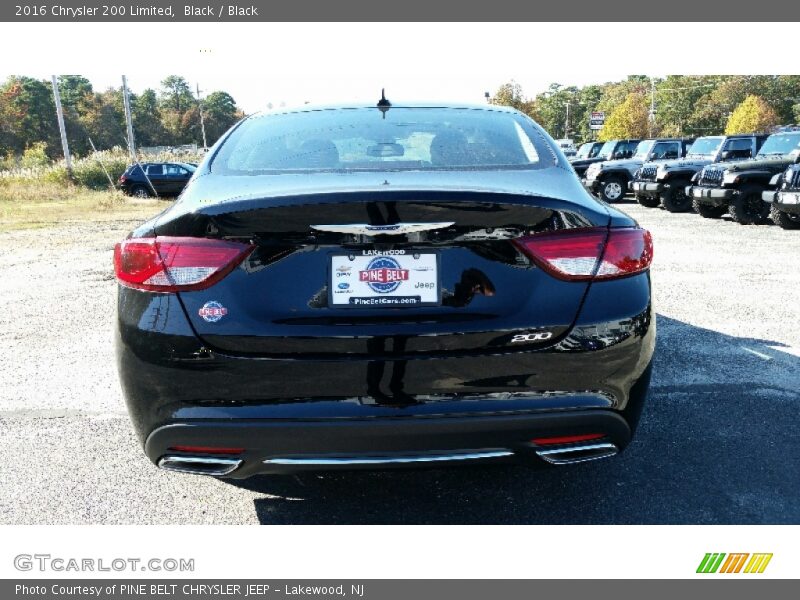 Black / Black 2016 Chrysler 200 Limited