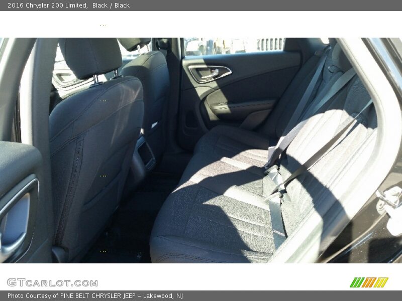 Black / Black 2016 Chrysler 200 Limited