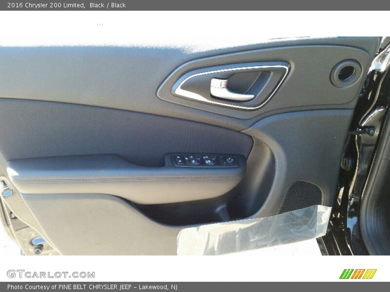 Black / Black 2016 Chrysler 200 Limited