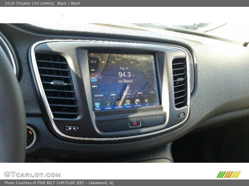 Black / Black 2016 Chrysler 200 Limited