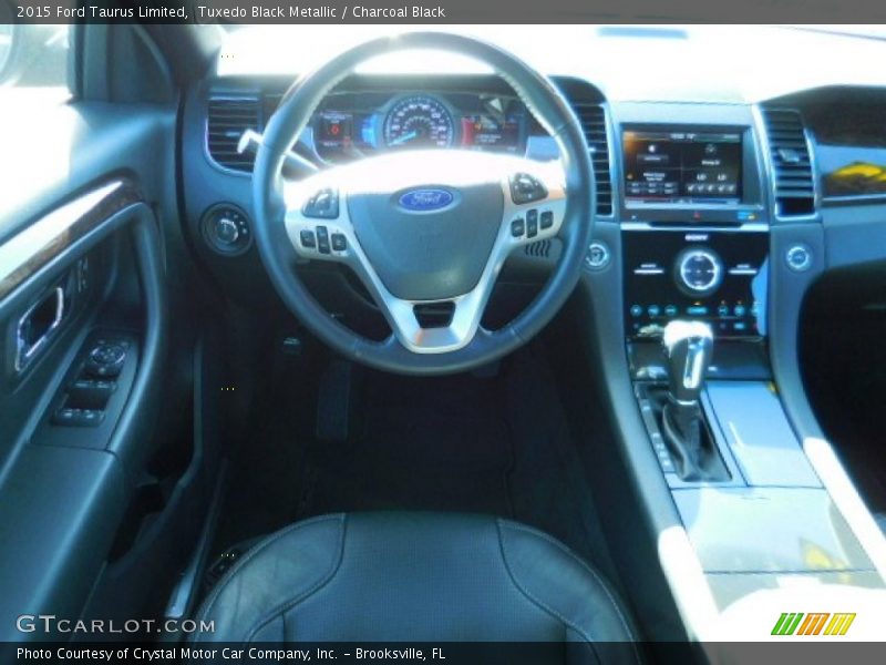 Tuxedo Black Metallic / Charcoal Black 2015 Ford Taurus Limited
