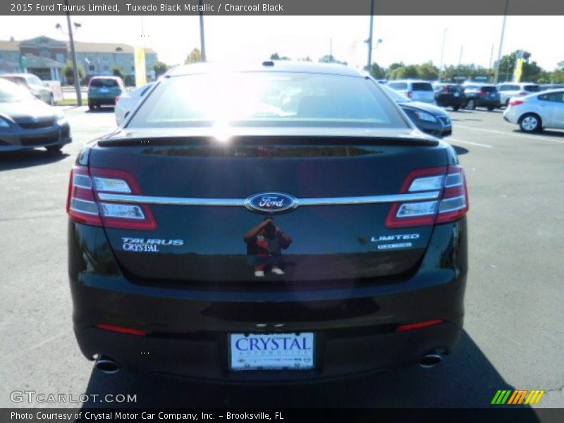 Tuxedo Black Metallic / Charcoal Black 2015 Ford Taurus Limited