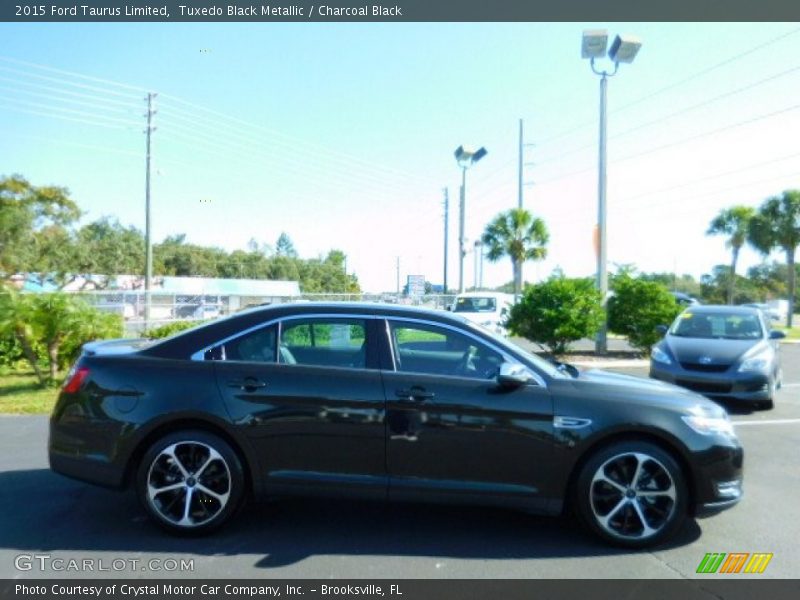 Tuxedo Black Metallic / Charcoal Black 2015 Ford Taurus Limited