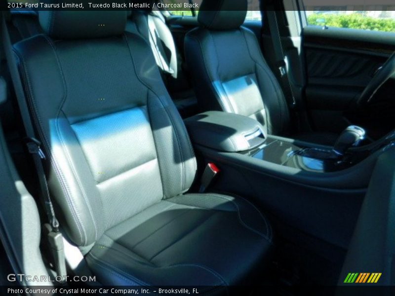 Tuxedo Black Metallic / Charcoal Black 2015 Ford Taurus Limited
