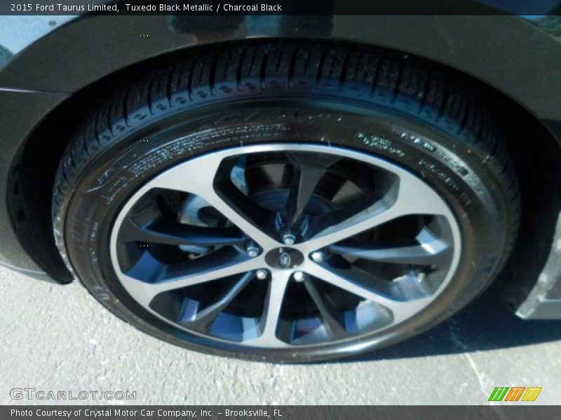 Tuxedo Black Metallic / Charcoal Black 2015 Ford Taurus Limited