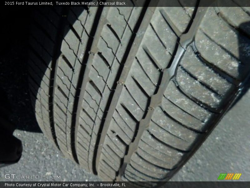 Tuxedo Black Metallic / Charcoal Black 2015 Ford Taurus Limited