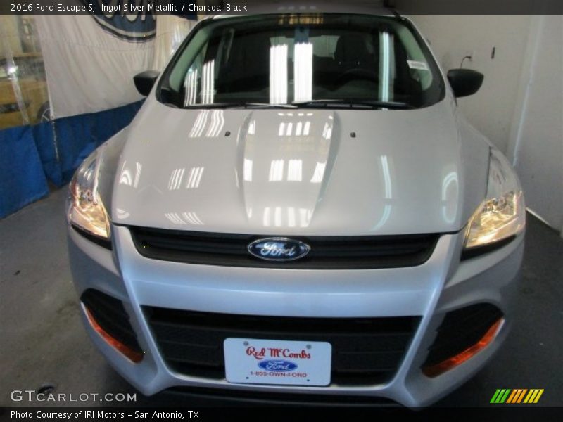 Ingot Silver Metallic / Charcoal Black 2016 Ford Escape S