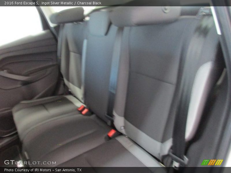 Ingot Silver Metallic / Charcoal Black 2016 Ford Escape S