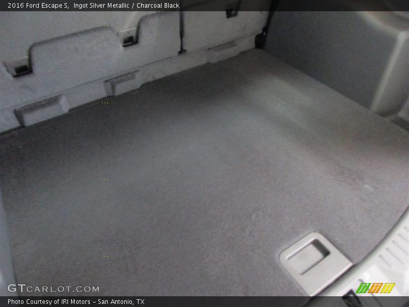Ingot Silver Metallic / Charcoal Black 2016 Ford Escape S