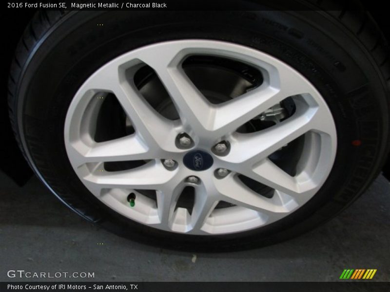 Magnetic Metallic / Charcoal Black 2016 Ford Fusion SE