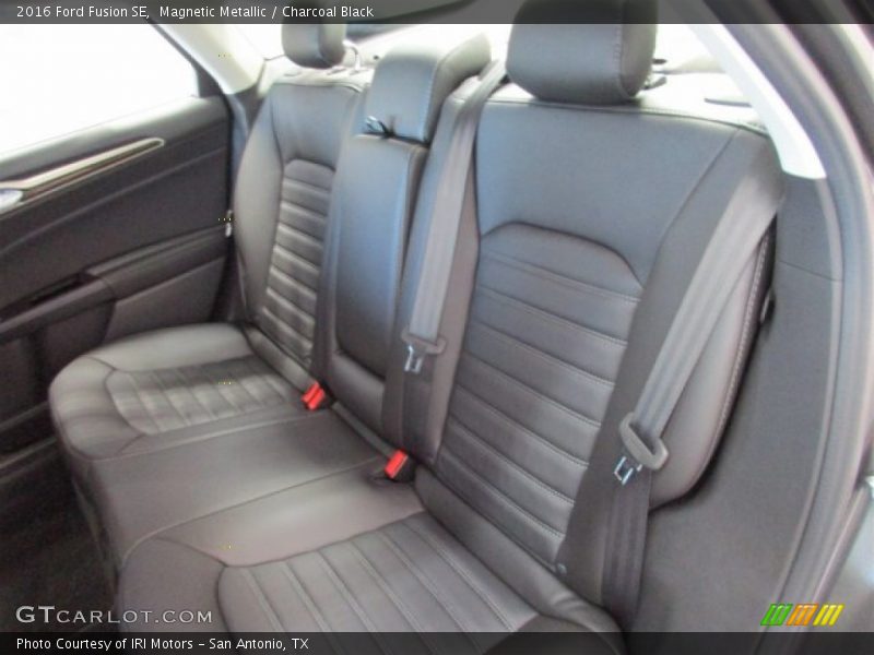 Magnetic Metallic / Charcoal Black 2016 Ford Fusion SE